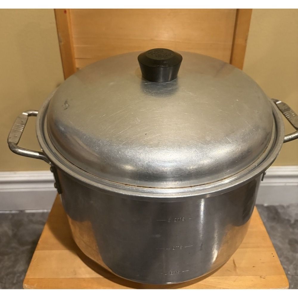 Vintage Wear Ever 2208 8 Quart Aluminum Pot w/ Lid Read Description